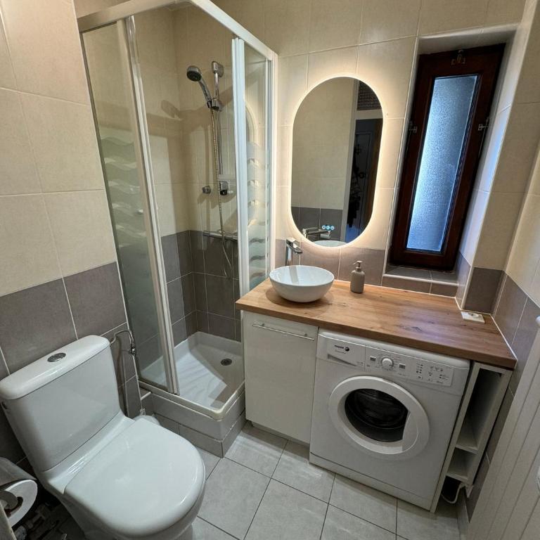 Appartement T2 ambiance chalet centre village proche des commerces et des pistes WIFI - Appartamento con 1 Camera da Letto - 15