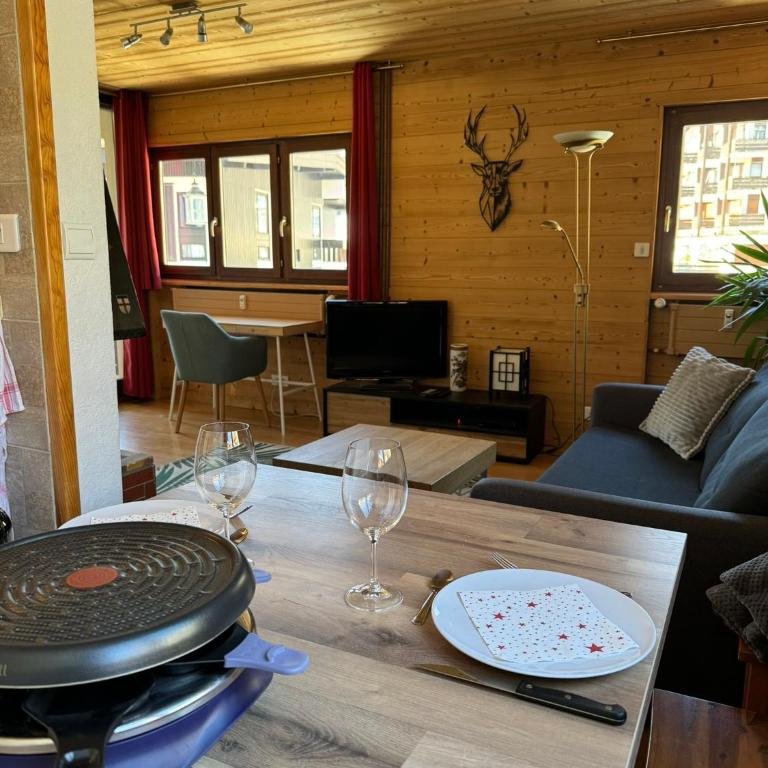 Appartement T2 ambiance chalet centre village proche des commerces et des pistes WIFI - Appartamento con 1 Camera da Letto - 4