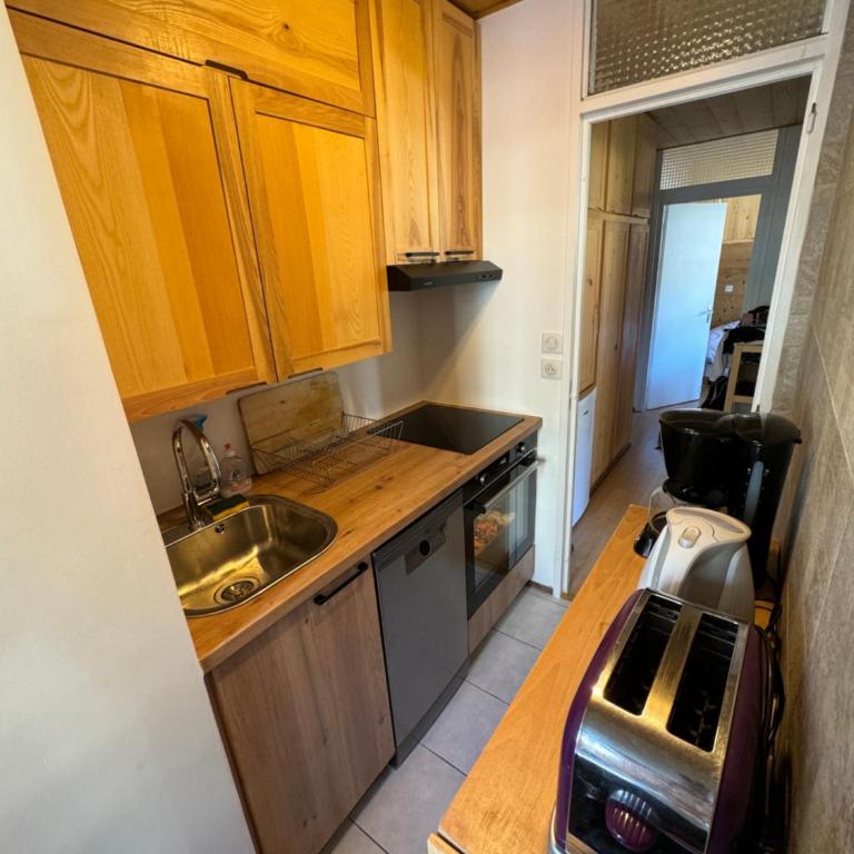 Appartement T2 ambiance chalet centre village proche des commerces et des pistes WIFI - Appartamento con 1 Camera da Letto - 8