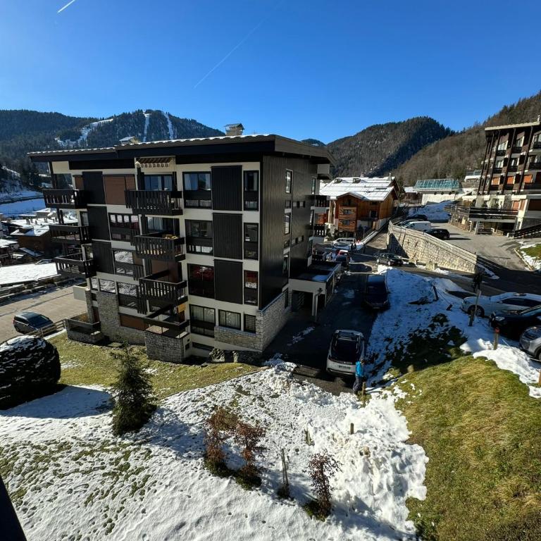 Appartement T2 ambiance chalet centre village proche des commerces et des pistes WIFI - Appartamento con 1 Camera da Letto - 13