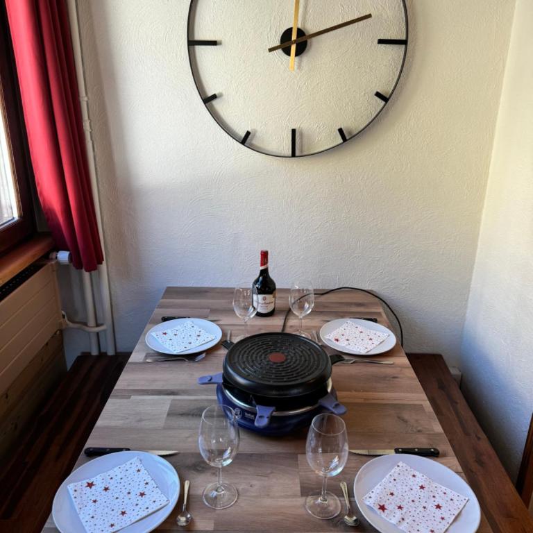Appartement T2 ambiance chalet centre village proche des commerces et des pistes WIFI - Appartamento con 1 Camera da Letto - 5