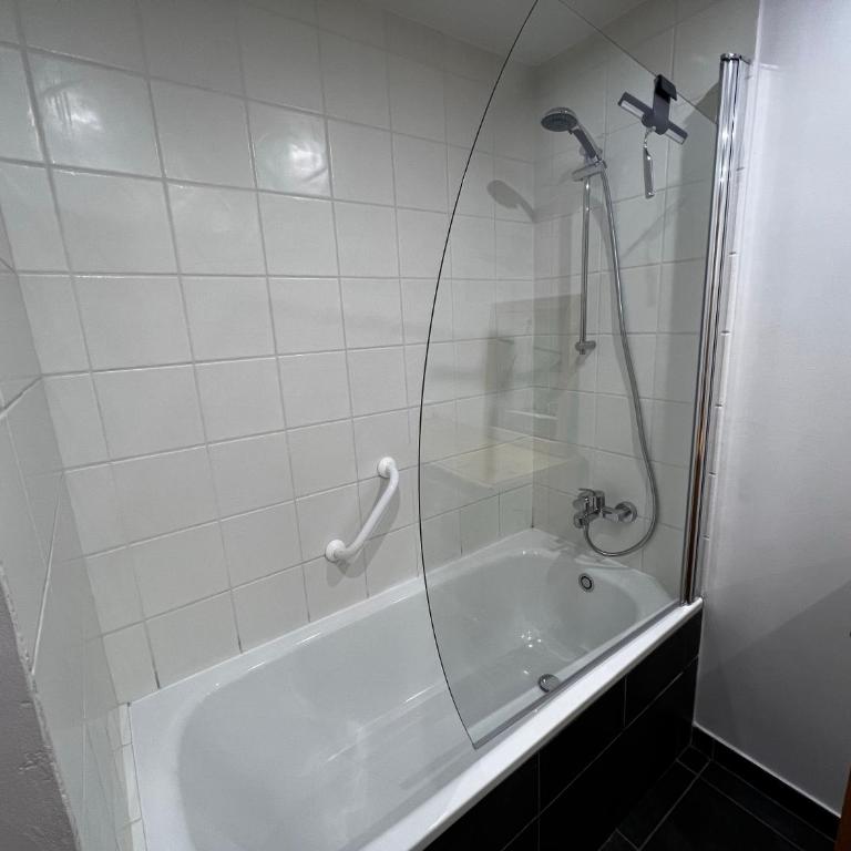 Haut Belle Plagne, vue montagnes, au pied des pistes, proche de l'ESF & espace piscine inclus - Appartement 1 Chambre - 14