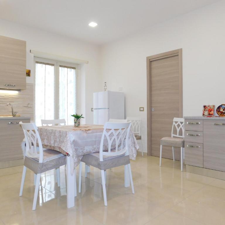 Cariteo Home - Appartamento con 2 Camere da Letto - 1