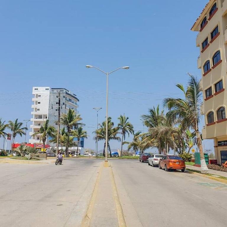 Lindo Condo a 1 cuadra de la playa - Two-Bedroom Apartment - 2