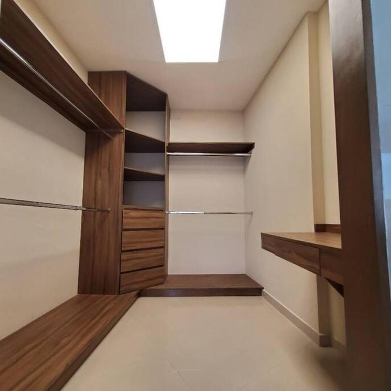 Grande Condo 1 Cuadra de Playa - Three-Bedroom Apartment - 2