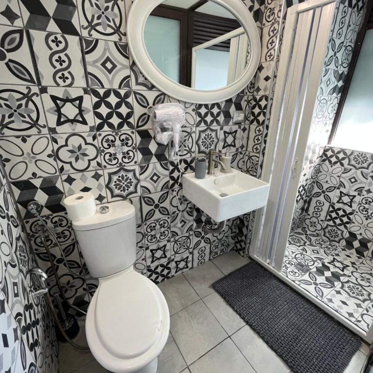 Antony’s Home - Triple Room with Shared Bathroom - 6
