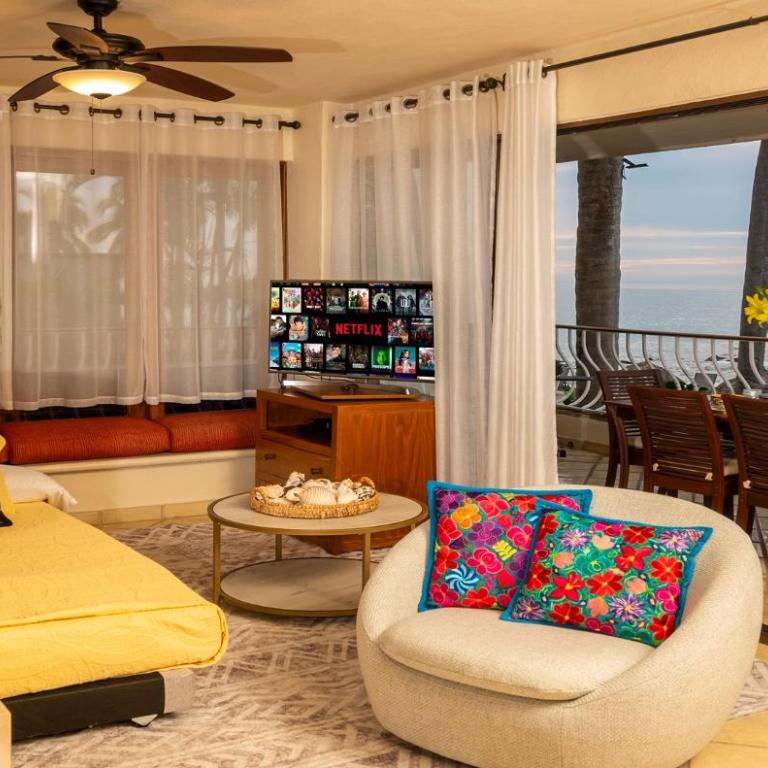 Ocean Front, 3 bedroom, 3 bathroom, Casa Natalia, Playa Esmeralda - Apartamento de 3 dormitorios - 13