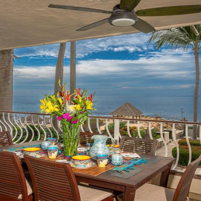 Ocean Front, 3 bedroom, 3 bathroom, Casa Natalia, Playa Esmeralda - Apartamento de 3 dormitorios - 2