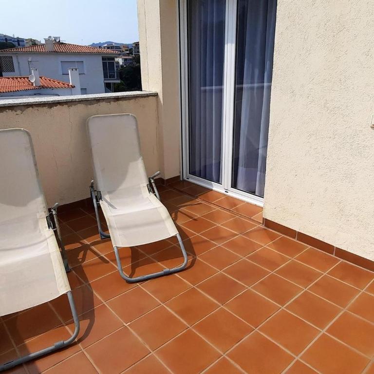 Apartamento con vistas al mar, se admiten mascotas y aparcamiento en Llançà - ES-170-15 - Apartamento - 2