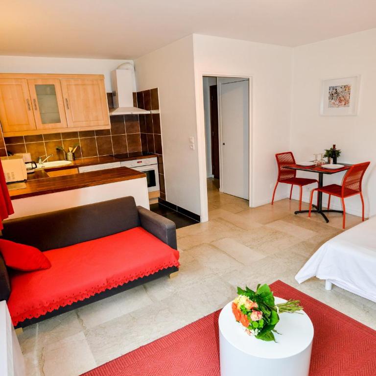Studio Part Dieu Bellecombe - Studio avec Vue sur Jardin - 14