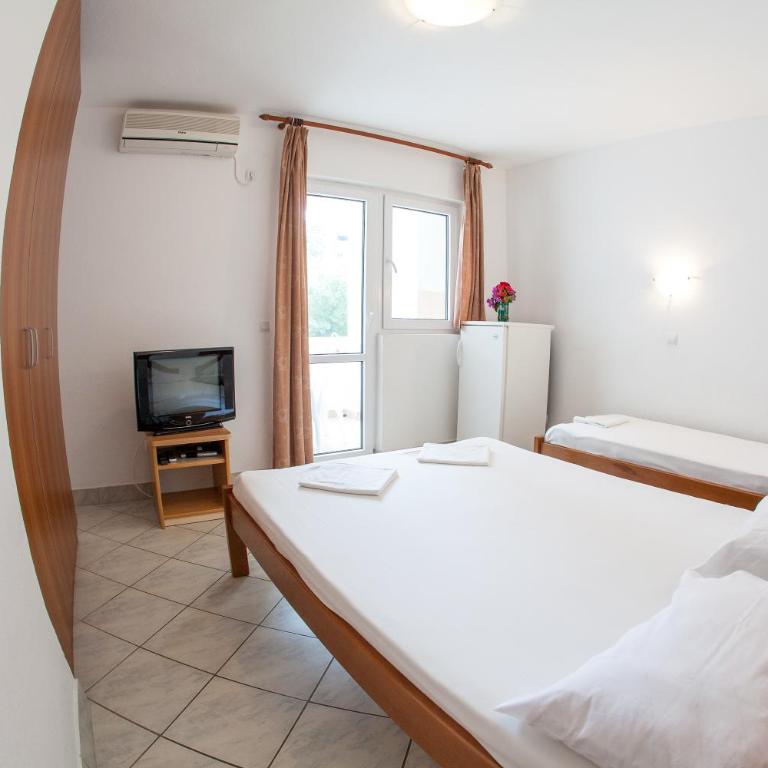 Guest House Violet - Trokrevetni Studio sa Balkonom - 1