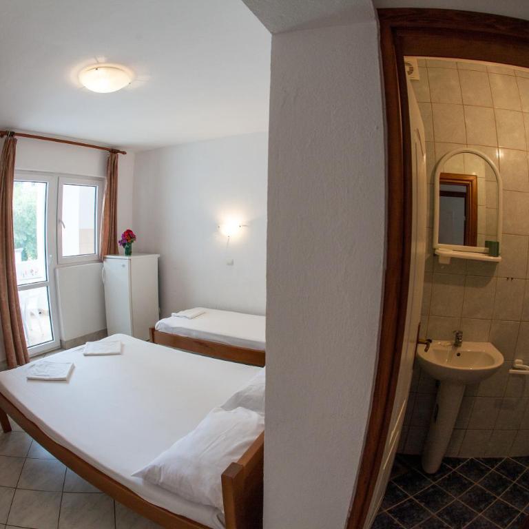 Guest House Violet - Trokrevetni Studio sa Balkonom - 3