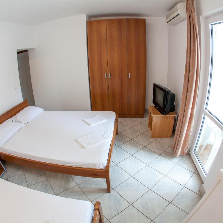 Guest House Violet - Trokrevetni Studio sa Balkonom - 10