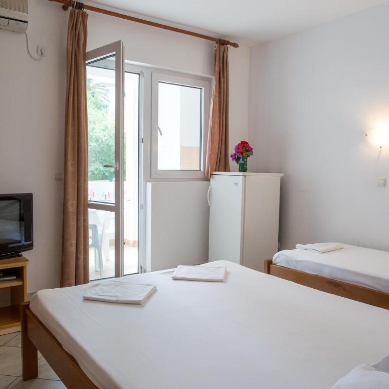 Guest House Violet - Trokrevetni Studio sa Balkonom - 6