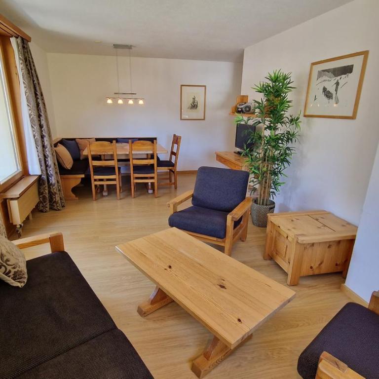 Chesa Bellaval, Haus la Vuolp 3 1 2-Zimmerwohnung - Apartment mit Blick auf die Berge - 2