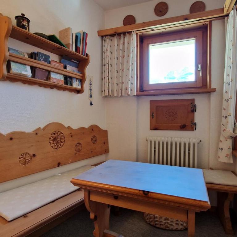 Chesa Bellaval, Haus la Vuolp 2 1 2 - Zimmerwohnung - Apartment mit Blick auf die Berge - 4