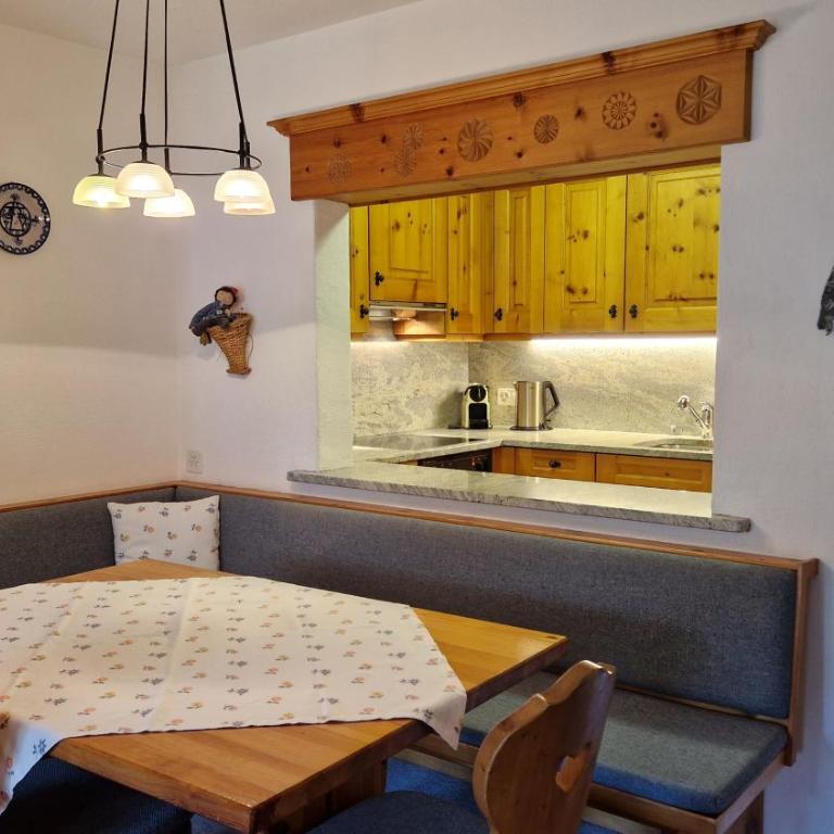 Chesa Bellaval, Haus la Vuolp 2 1 2 - Zimmerwohnung - Apartment mit Blick auf die Berge - 5