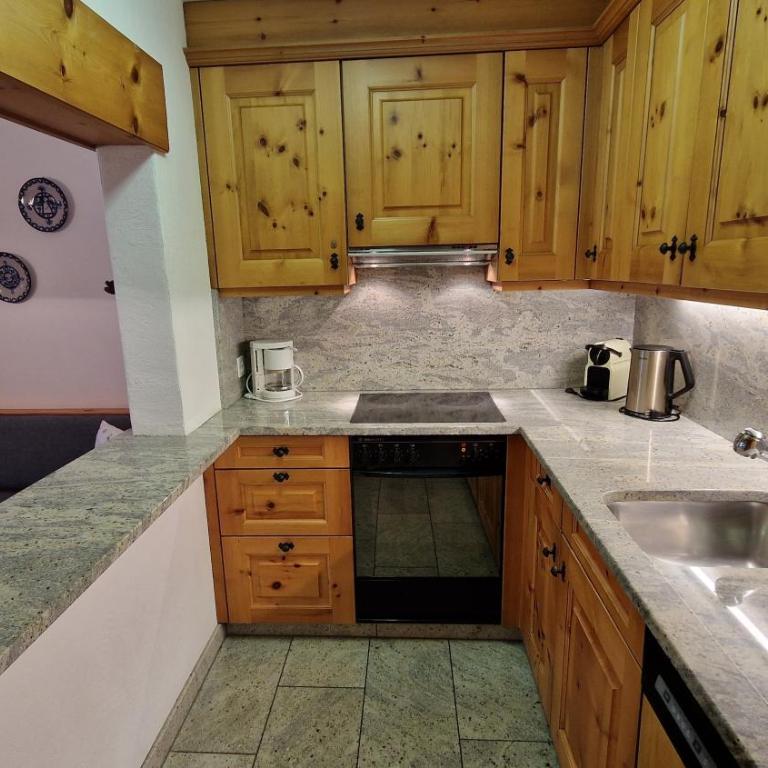 Chesa Bellaval, Haus la Vuolp 2 1 2 - Zimmerwohnung - Apartment mit Blick auf die Berge - 10