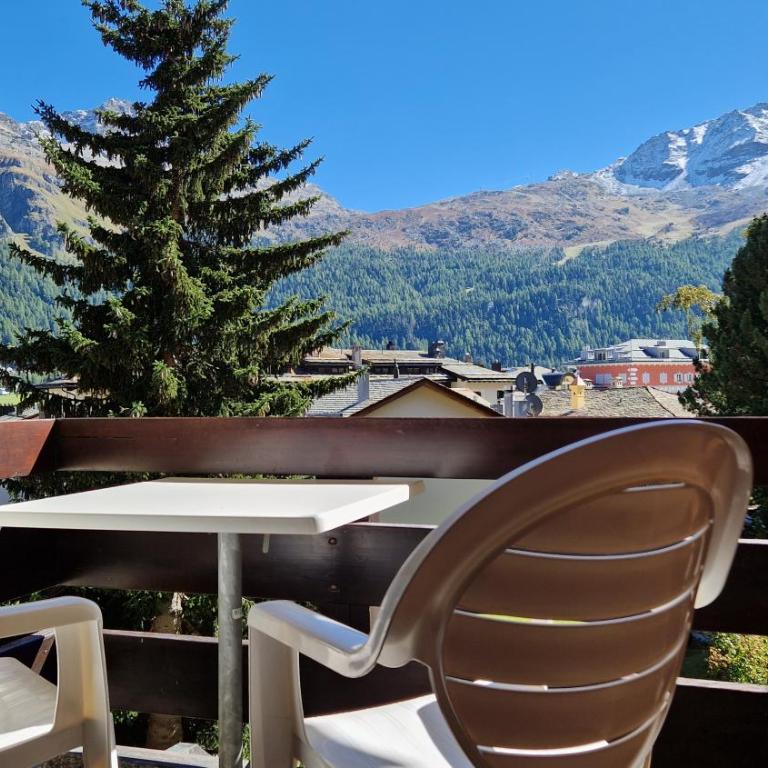 Chesa Bellaval, Haus la Vuolp 2 1 2 - Zimmerwohnung - Apartment mit Blick auf die Berge - 16