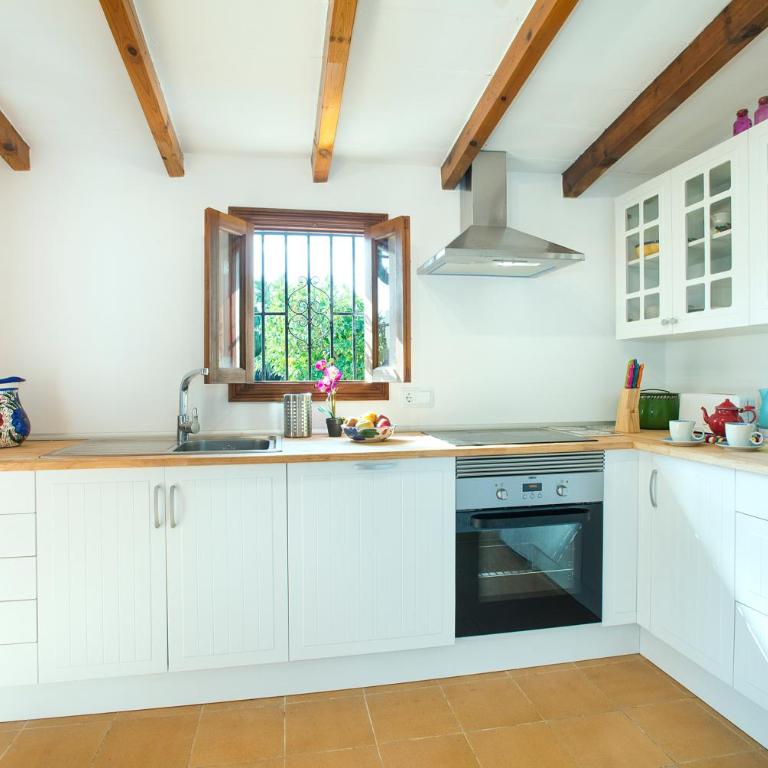Owl Booking Villa Llenaire Petit - 3 Min Drive to the Beach - Villa with Garden View - 13