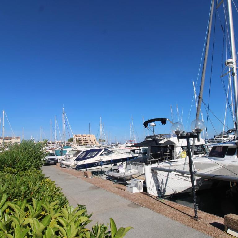 MARCOGVOILE - Golfe de Saint-Tropez - Agréable T2 cabine avec vue sur la marina - Appartamento con Vista Mare - 2