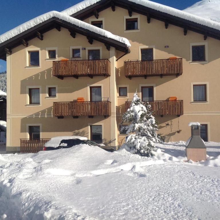 Lucas Haus - Four-Bedroom Apartment - 31