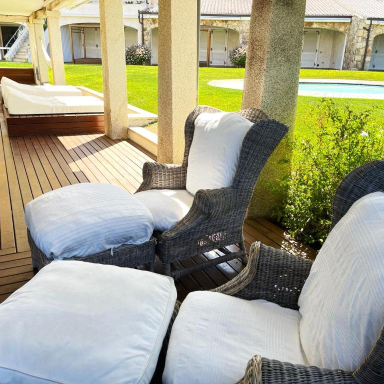 LIKE at HOME n 11 Poolside Paradise Patio - Two-Bedroom House - 7