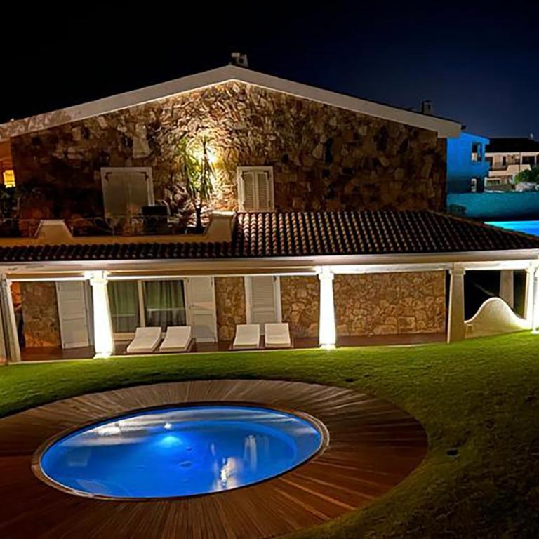 LIKE at HOME n 11 Poolside Paradise Patio - Two-Bedroom House - 22