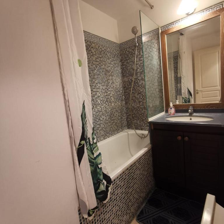Cannes Riviera Stay - Balcony - 2min to Beach - AC - WIFI - Pool - Appartement 1 Chambre - 2