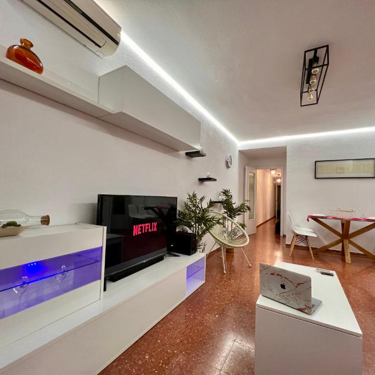 Amplio apartamento familiar con parking privado en pleno centro de Córdoba - Apartamento de 3 dormitorios - 2