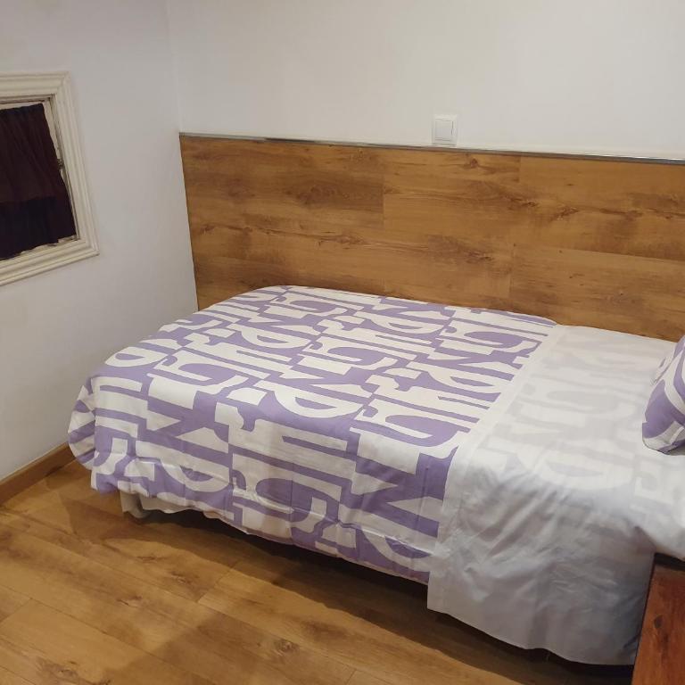 Hostal Abel Victoriano - Budget Single Room with Shared Bathroom - 4