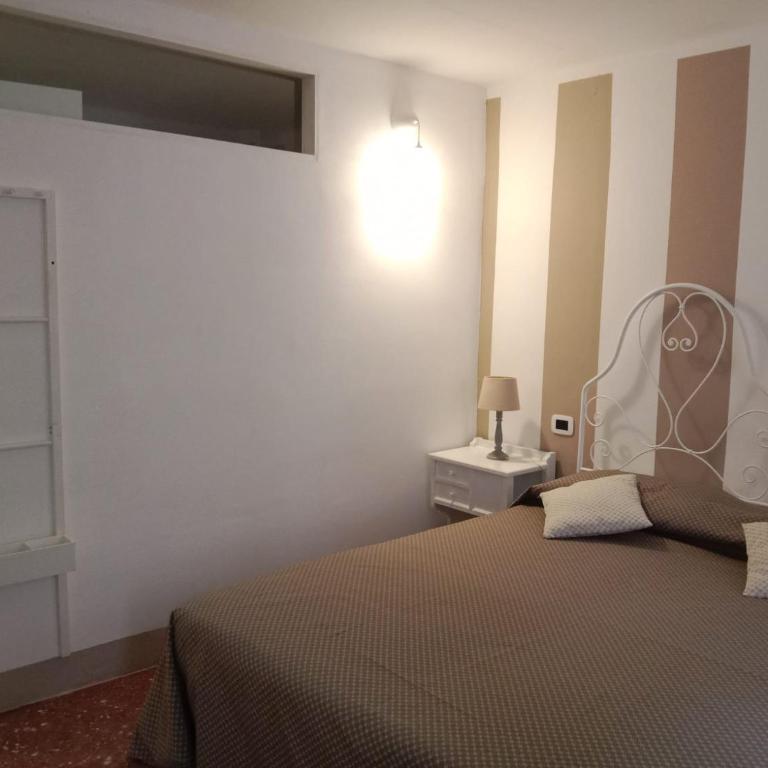 DEMIVIE GUESTHOUSE - Camera Matrimoniale con Bagno Privato - 3