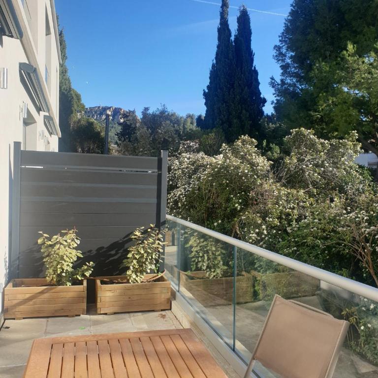 HPC Suites - Cassis Centre - Parking Securisé et Piscine Chauffée - Appartement 1 Chambre avec Terrasse - 2