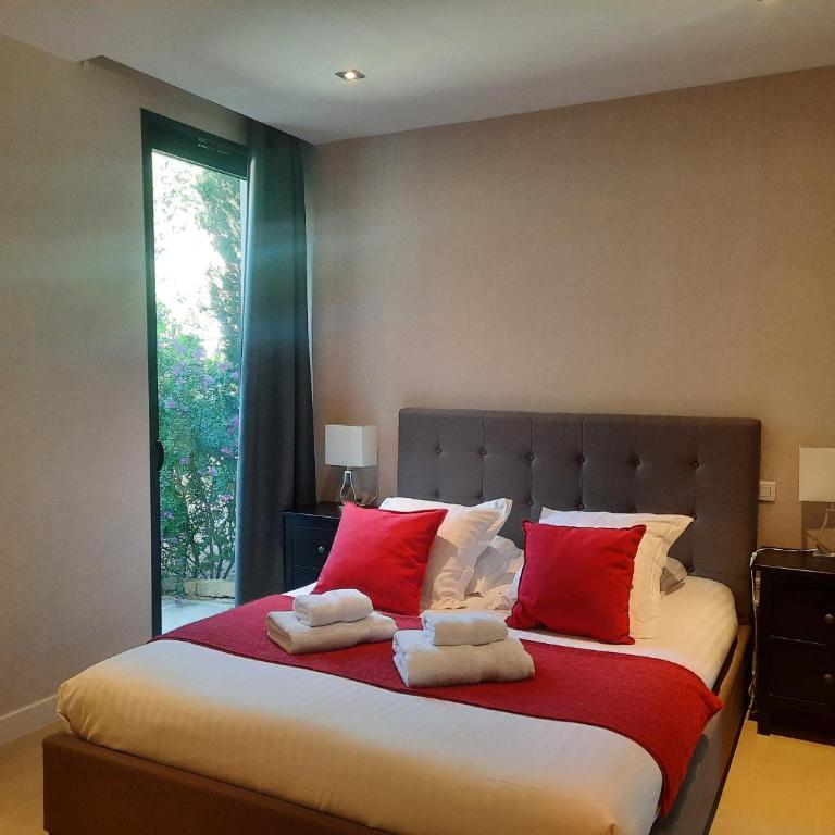 HPC Suites - Cassis Centre - Parking Securisé et Piscine Chauffée - Appartement 1 Chambre avec Terrasse - 3