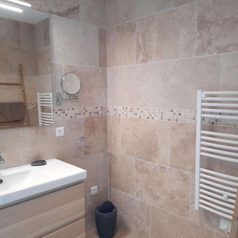 HPC Suites - Cassis Centre - Parking Securisé et Piscine Chauffée - Appartement 1 Chambre avec Terrasse - 8