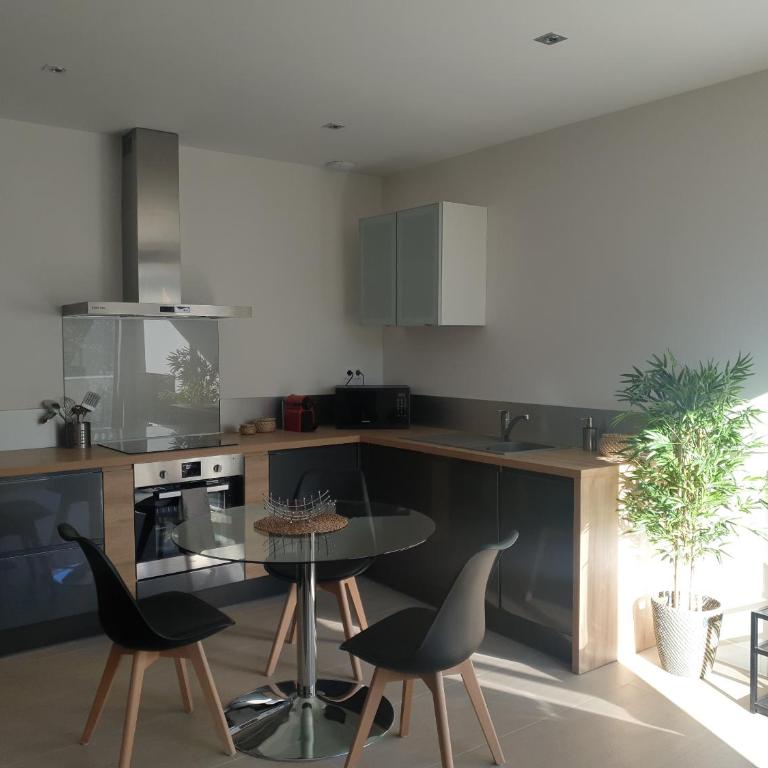 HPC Suites - Cassis Centre - Parking Securisé et Piscine Chauffée - Appartement 1 Chambre avec Terrasse - 9