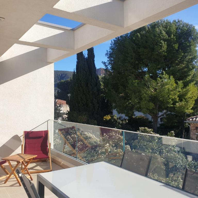 HPC Suites - Cassis Centre - Parking Securisé et Piscine Chauffée - Appartement 1 Chambre - Vue sur Mer - 3