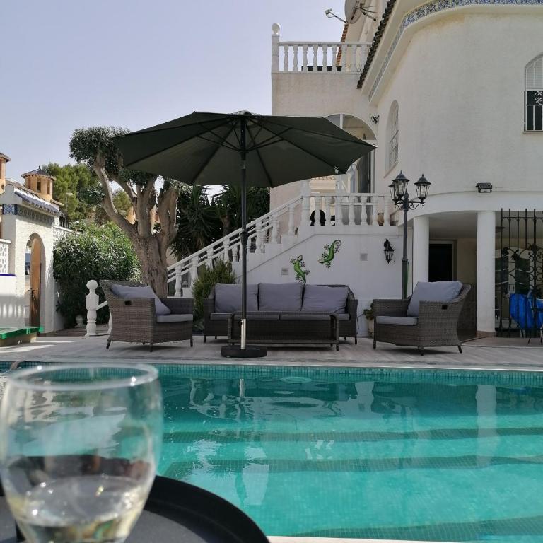 Spanish Villa with private pool - Three-Bedroom Villa - 5