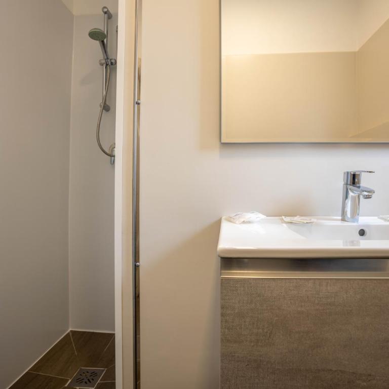 Hotel Germania - Triple Room - 5