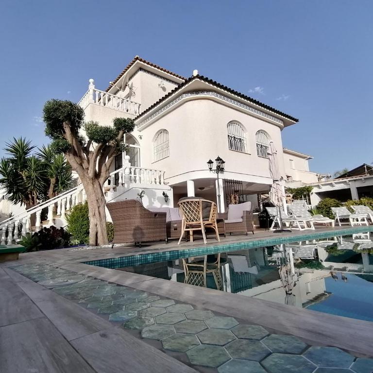 Spanish Villa with private pool - Three-Bedroom Villa - 1