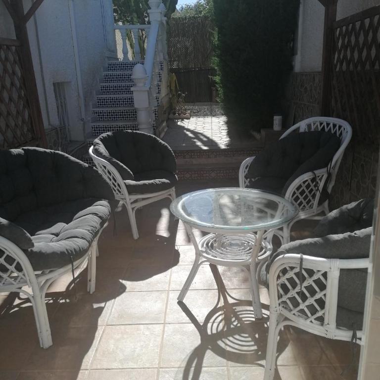 Spanish Villa with private pool - Three-Bedroom Villa - 8
