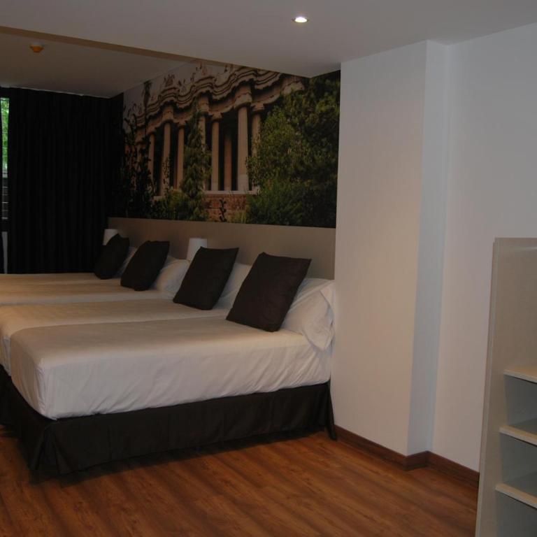 Hotel BESTPRICE Gracia - Superior Family Room - 1