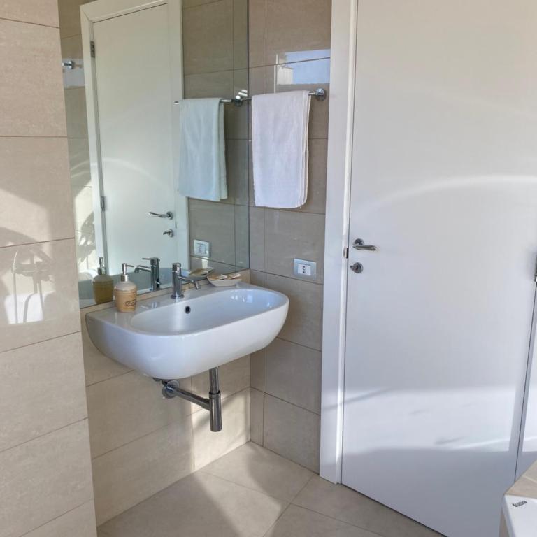 Labanca's Luxury center - Two-Bedroom House - 4