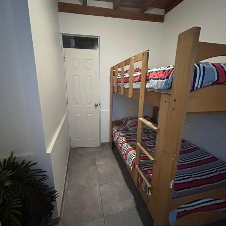 Playa Arica Backpackers - Mixed Dormitory Room - 4