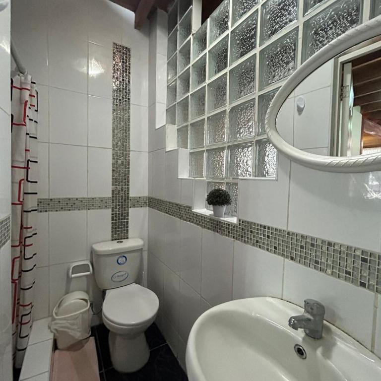 Playa Arica Backpackers - Mixed Dormitory Room - 7