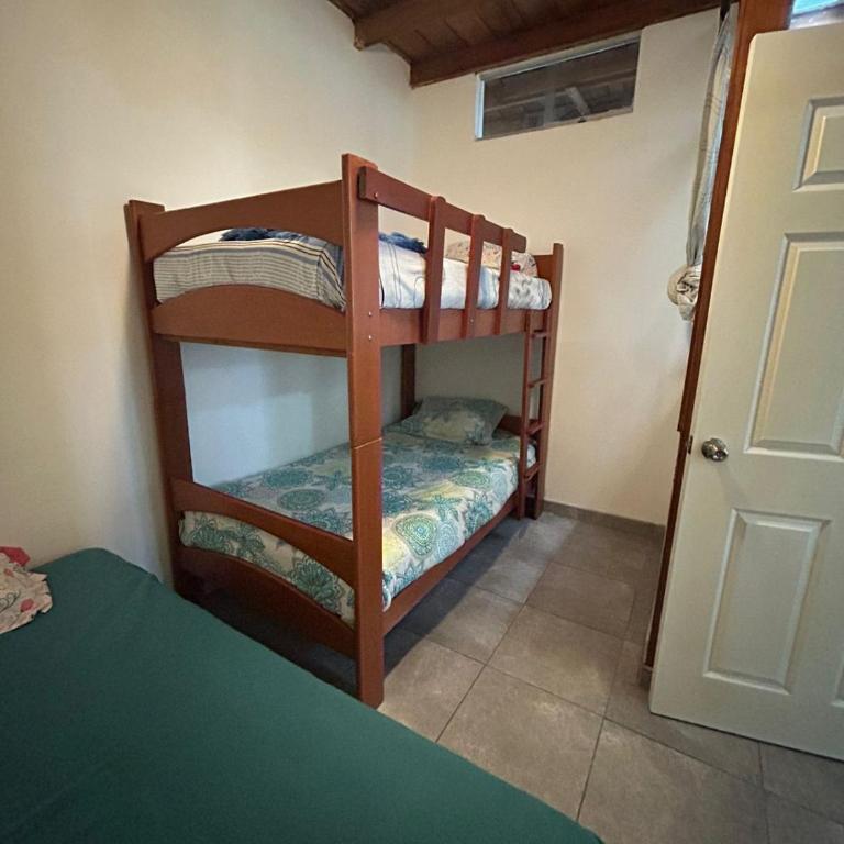 Playa Arica Backpackers - Mixed Dormitory Room - 3