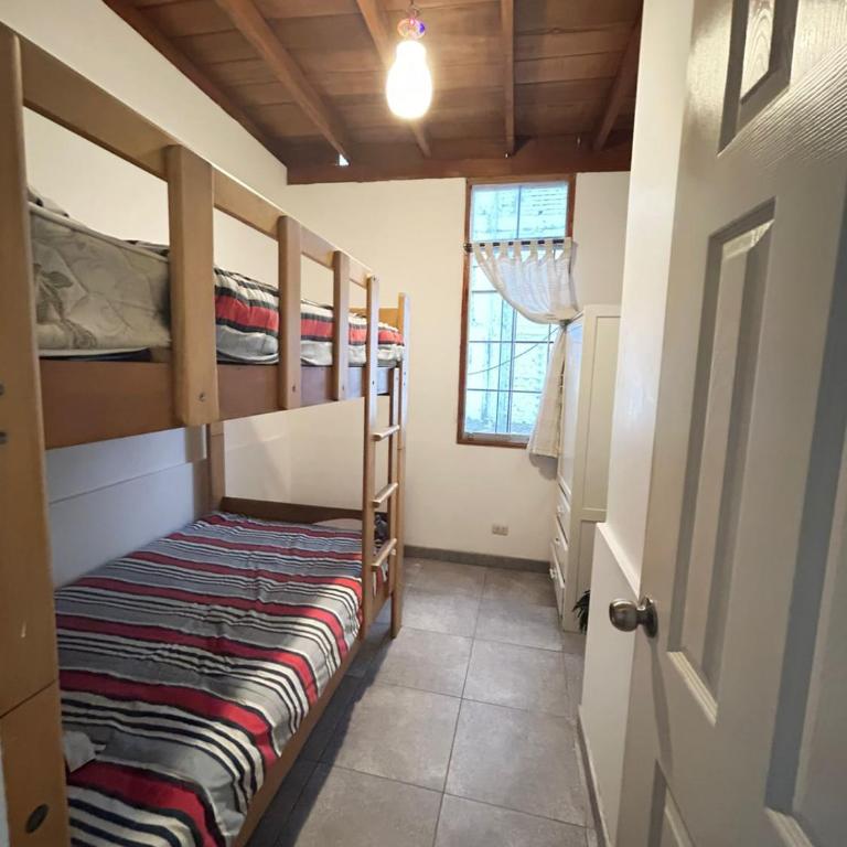 Playa Arica Backpackers - Mixed Dormitory Room - 5
