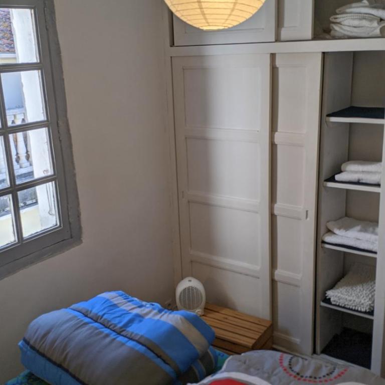 Tiny House 1, 2 ou 3 personnes SoeursGrises Béziers Centre Historique coeur de l'Hérault Occitanie, plus vieille ville de France, chemin de Compostelle à pied ou velo, passeport du pèlerin 24h, petits dejeuners et repas, 300m du centre ville - Maison 2 Chambres - 11