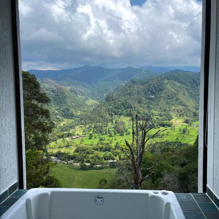 Hotel El Mirador del Cocora - Habitación Doble Deluxe con bañera - 7