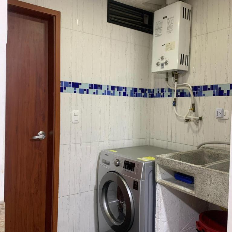 Apartasuites Bogotá 53 cerca al aeropuerto 02 - Apartamento de 2 dormitorios - 5